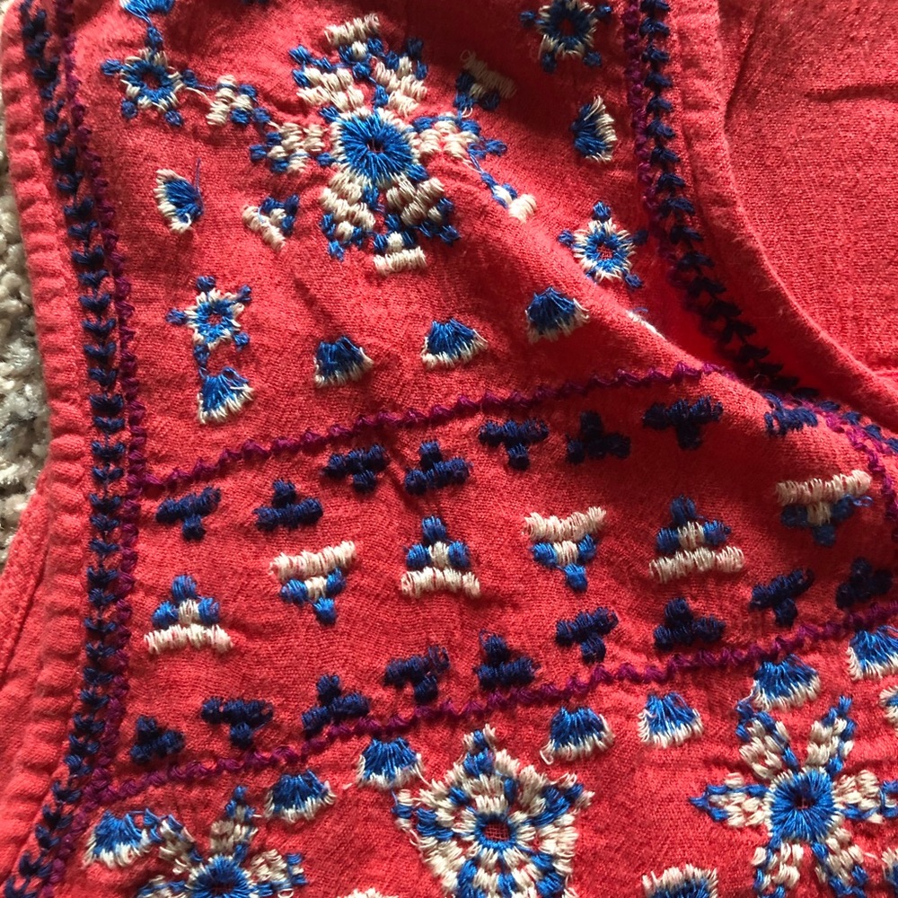 Embroidered top - Picture 3 of 4
